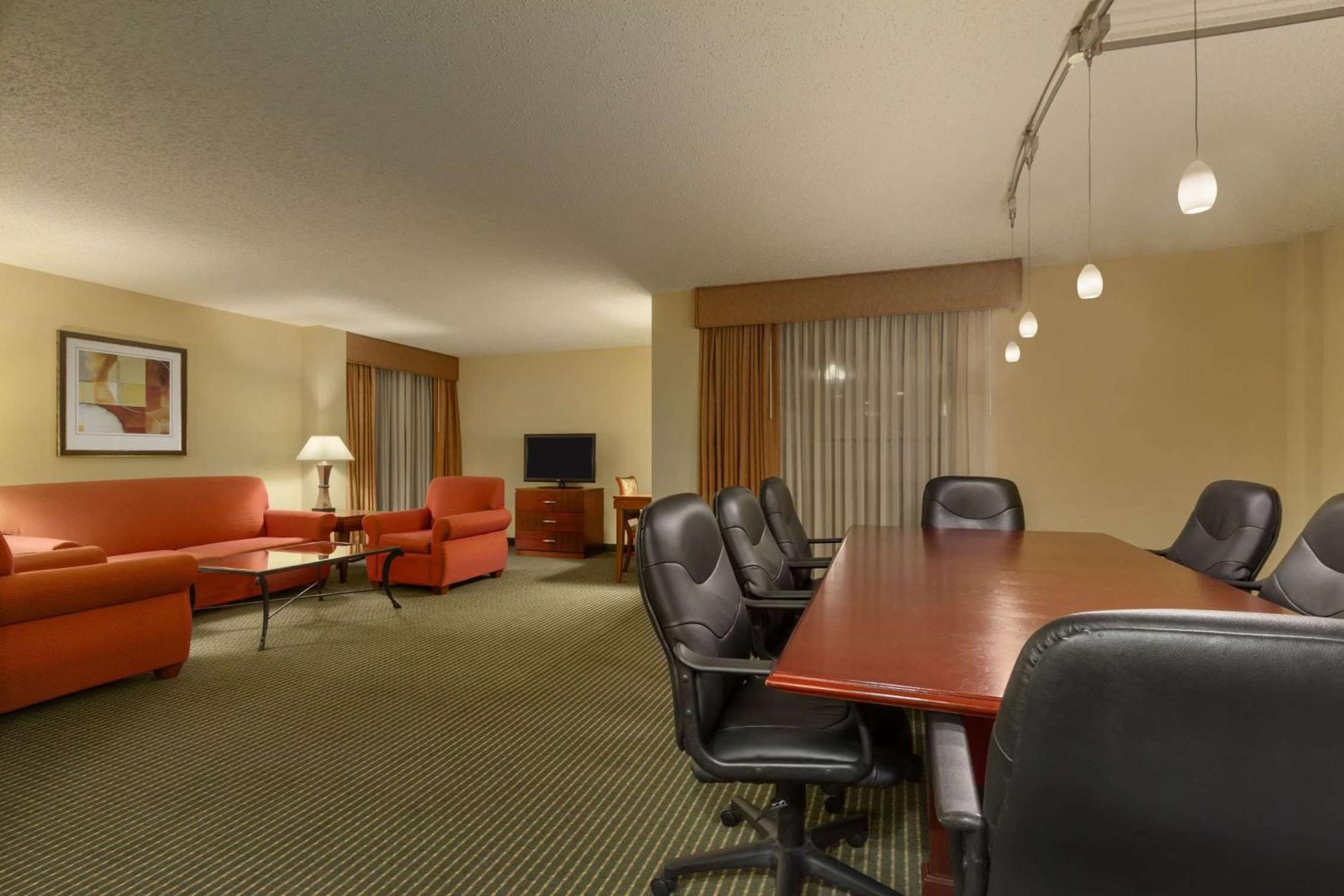 Embassy Suites Winston-Salem Kültér fotó